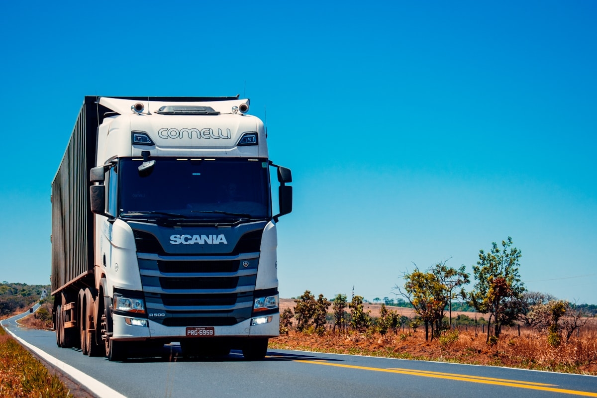 OCP dla firm transportowych — ciężarówka w trasie